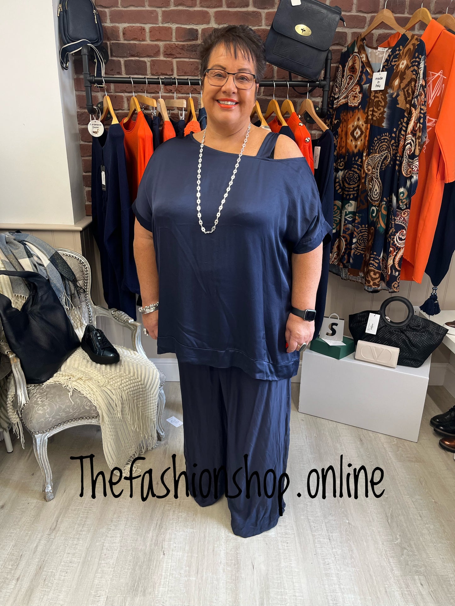 Sarah Tempest navy off shoulder top 14-22