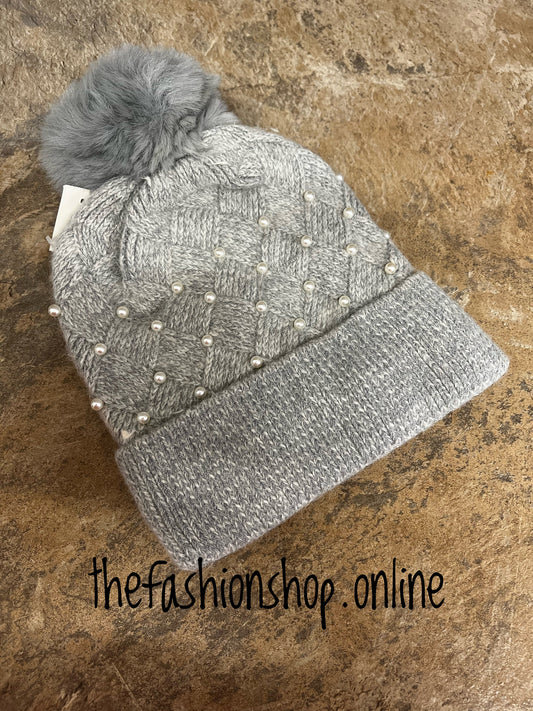 Light grey pearl pompom hat