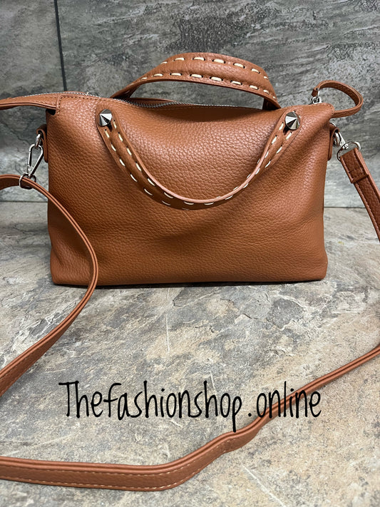 Tan medium shoulder bag with contrast stitched handle