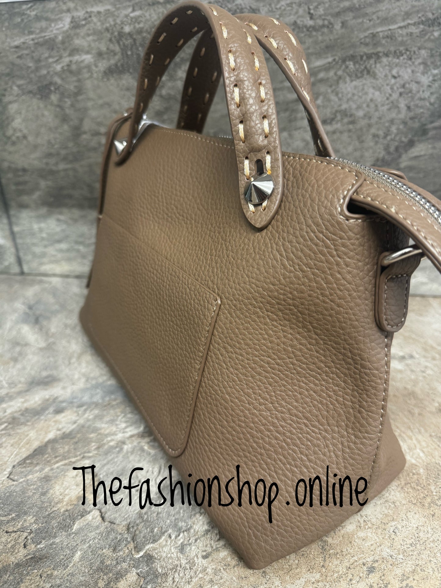 Brown medium shoulder bag with contrast stitched handle