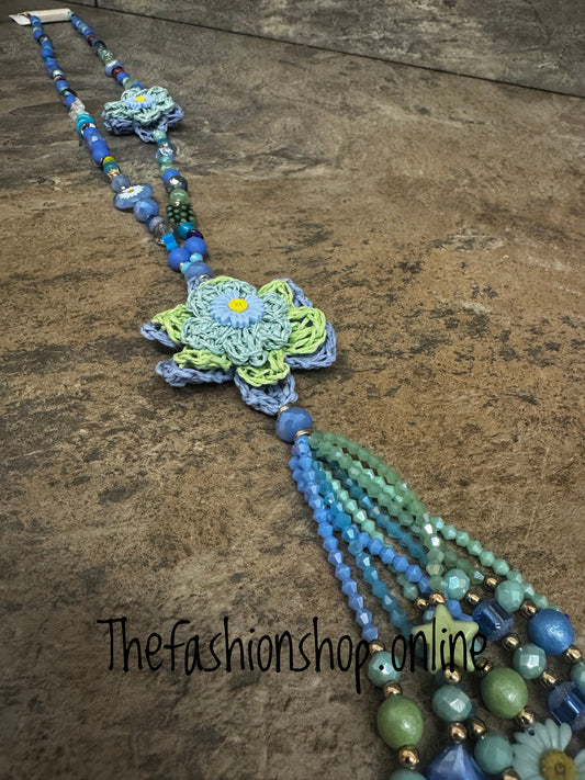 Blue crochet daisy and bead necklace