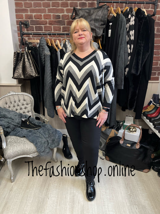 Black and cream wool mix chevron jumper 10-20