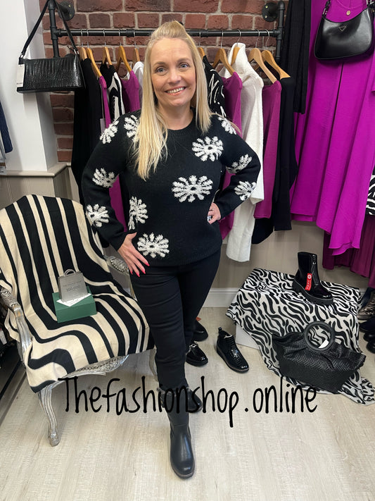 Tina black floral jumper sizes 10, 12, 14 and 16