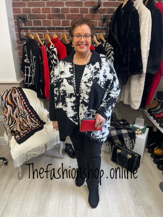 Sarah Tempest black and cream high low patterned jacket with zip 12-24