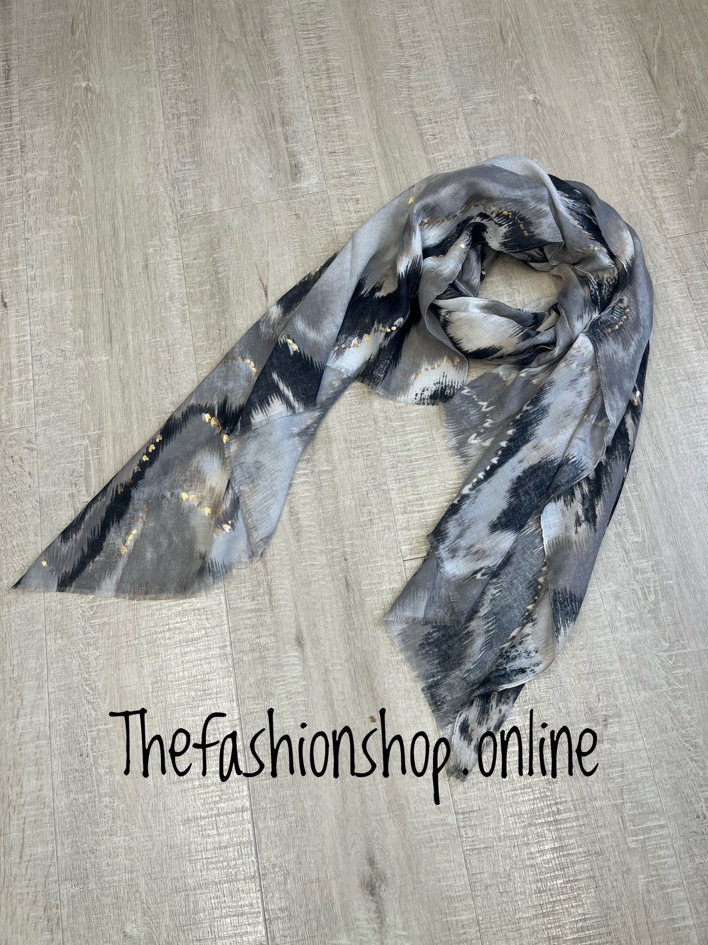 Aurora Scarf in shades of grey