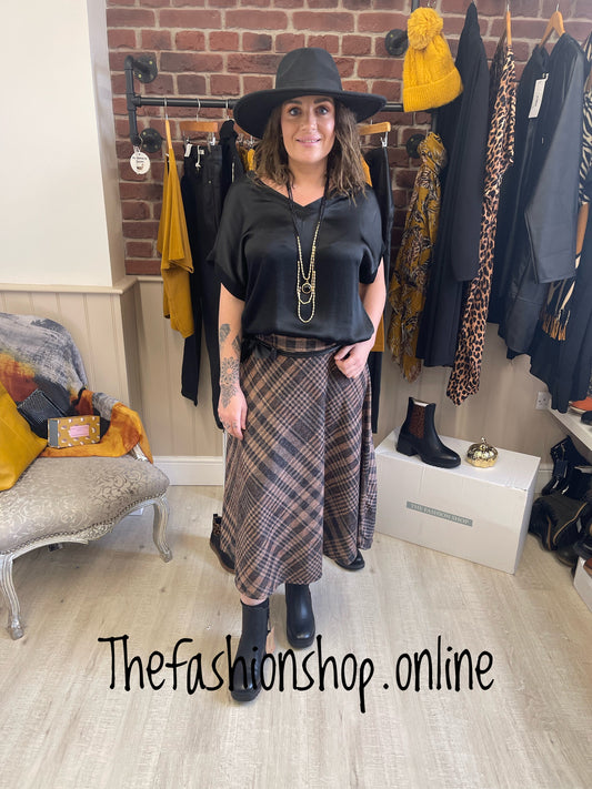 Camel and black plaid midi skirt 8-14