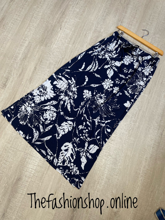 Navy and white floral skirt sizes 12-18