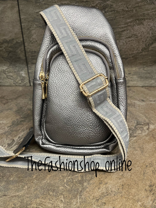 Double Zip sling bag in Silver