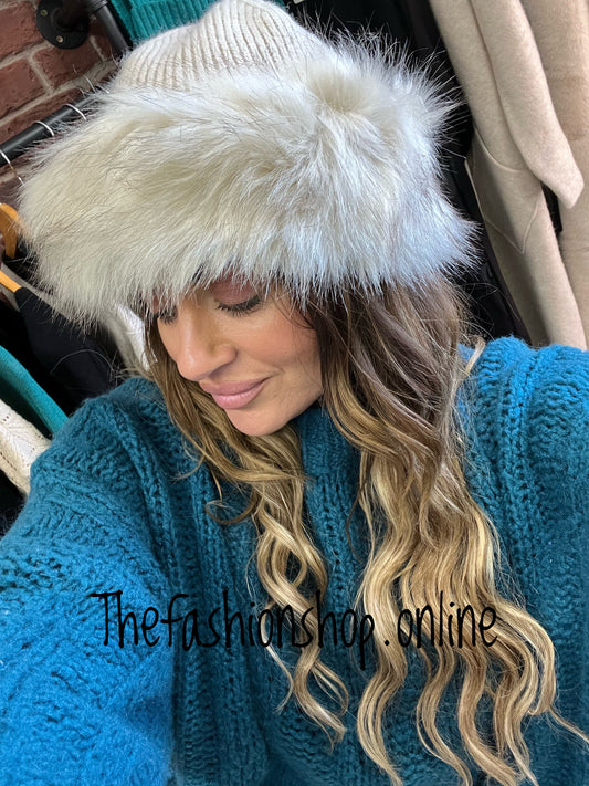 Beige faux fur ribbed hat