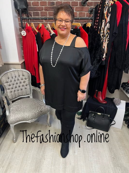 Sarah Tempest black off shoulder top 14-20