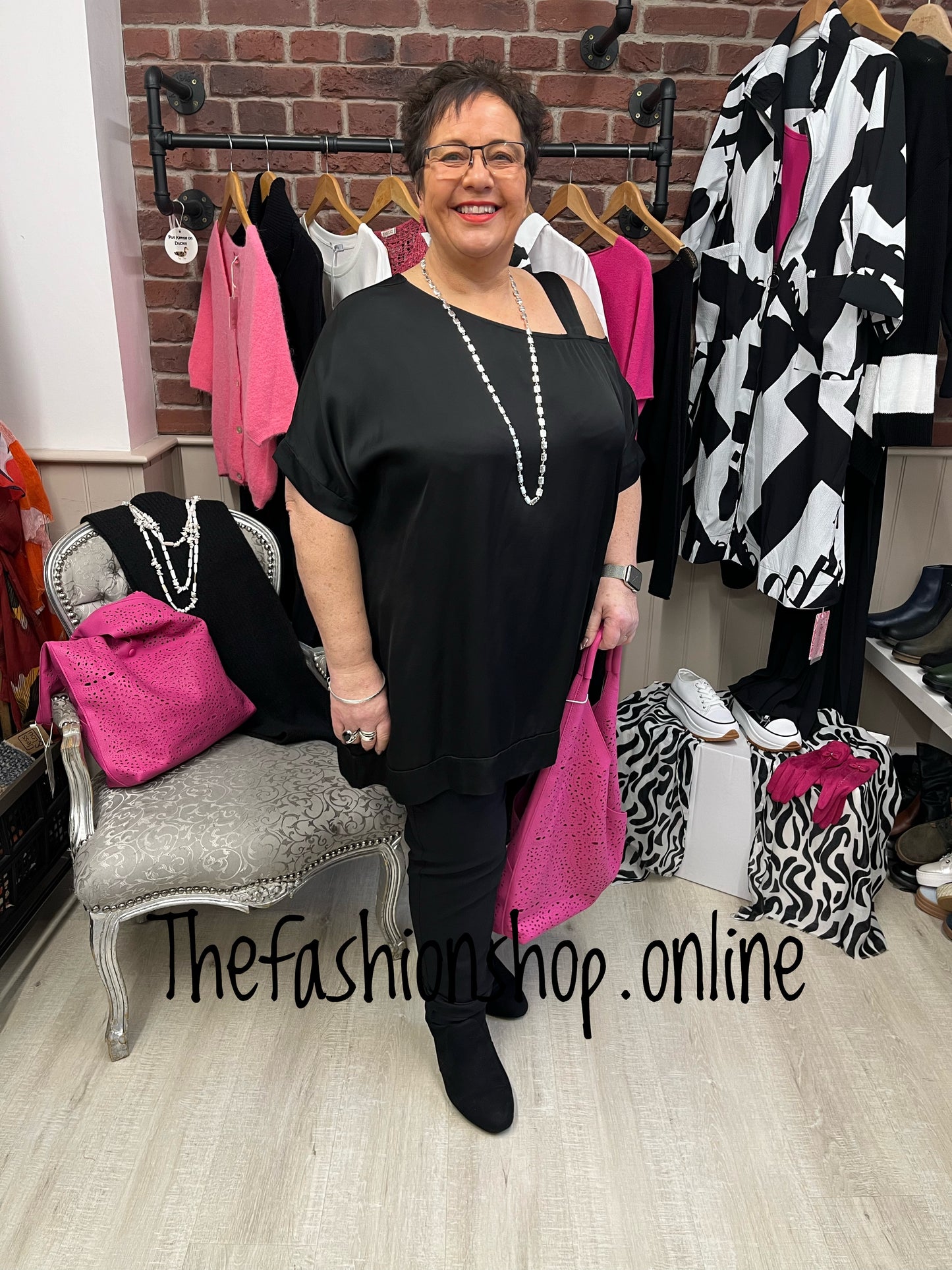 Sarah Tempest black off shoulder top 14-20