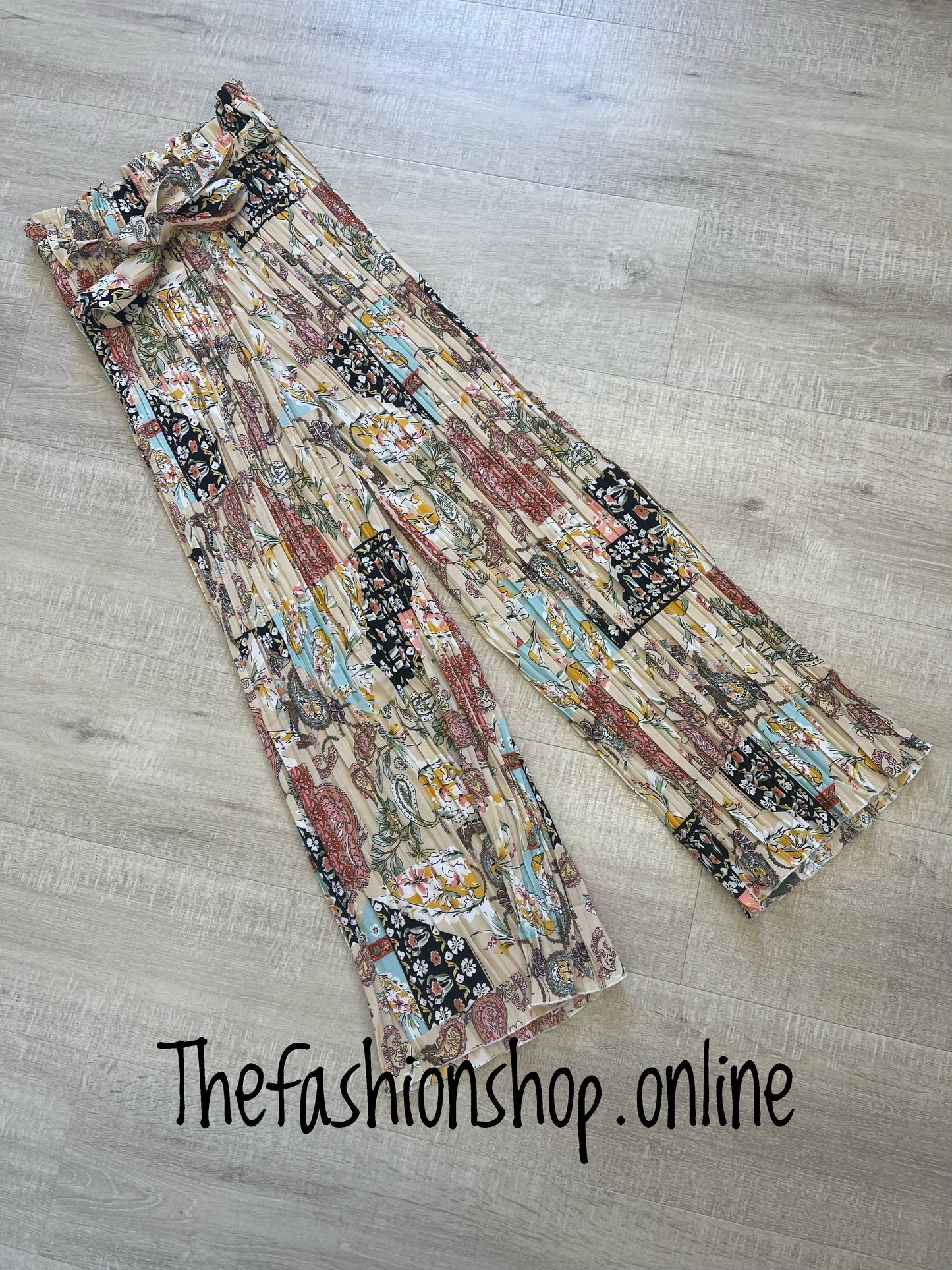 Beige multi print pleated wide leg trousers sizes 10-12, 14-16, 18-20