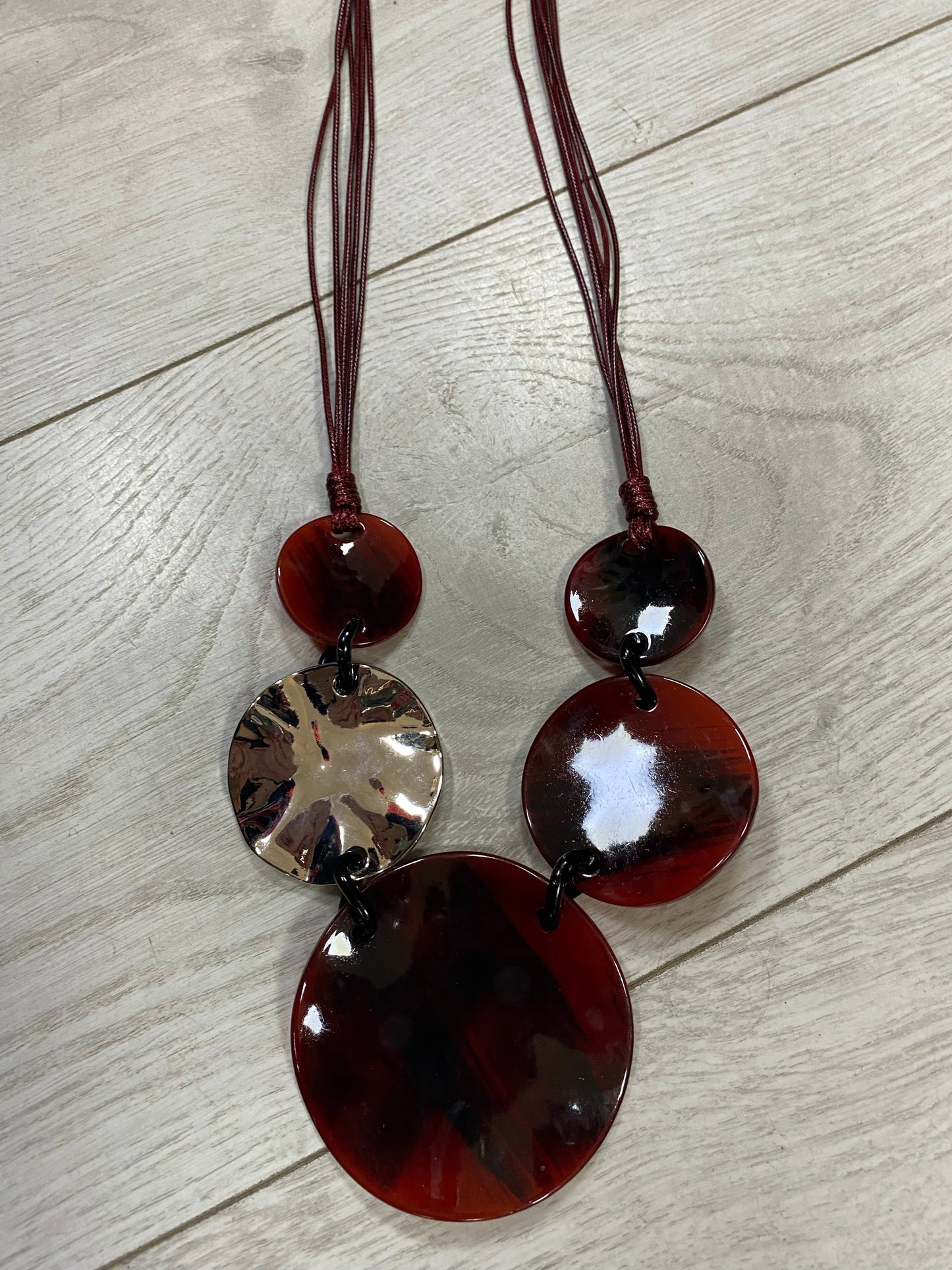 Wine and silver ripple discs necklace