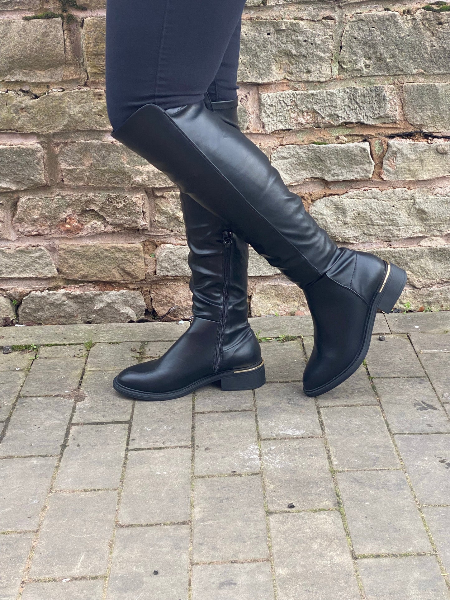 Black over the knee boot 3-8